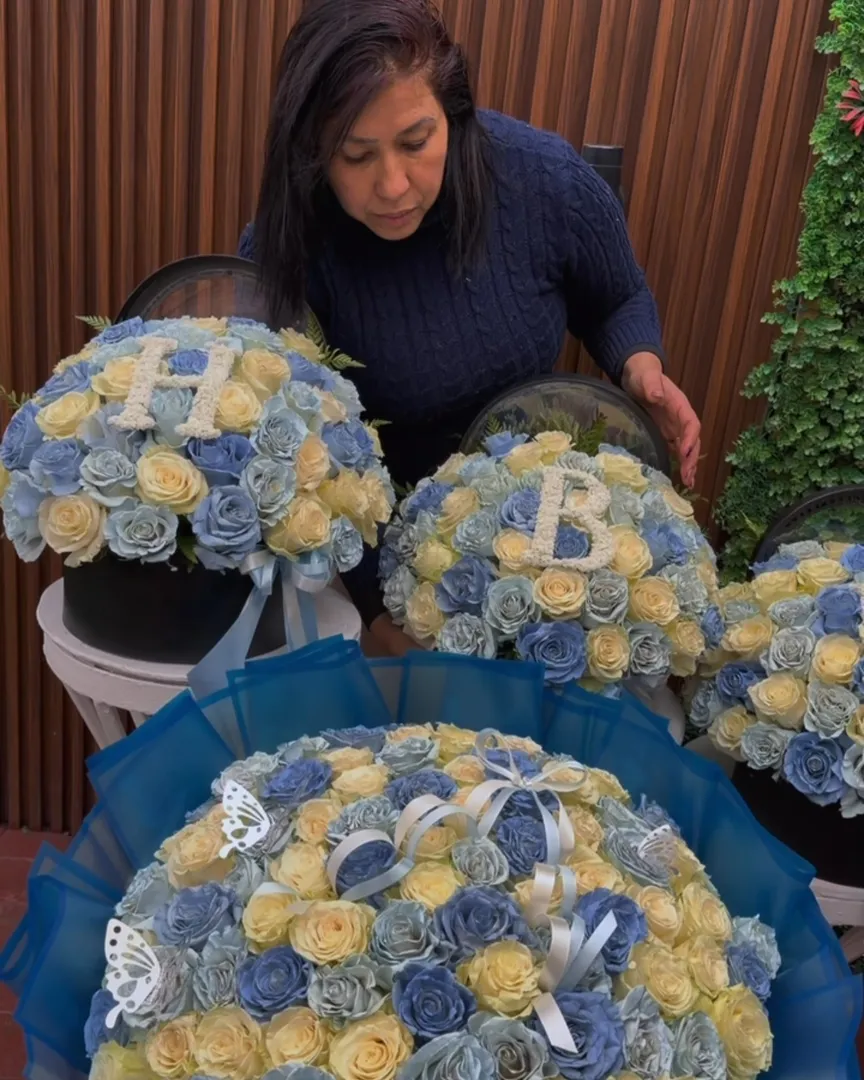 Sombrerera Negra 9 Rosas