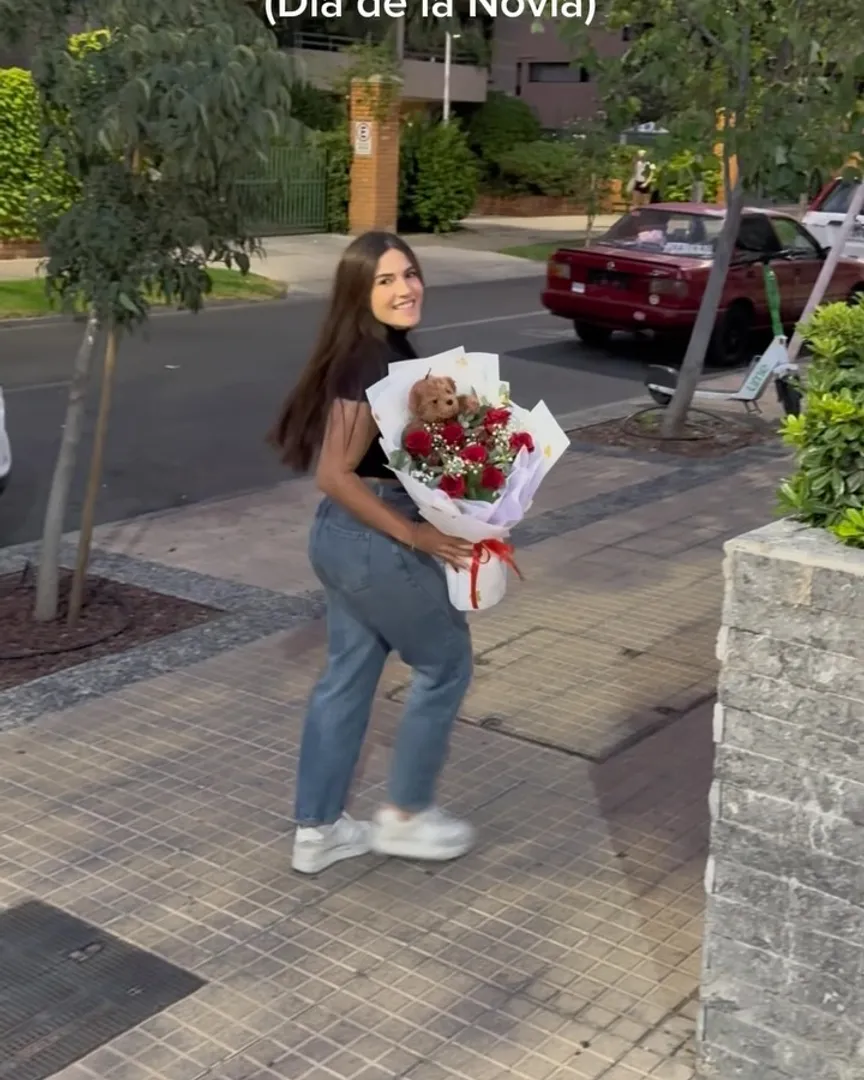 Ramo Clásico 12 Rosas Rojas